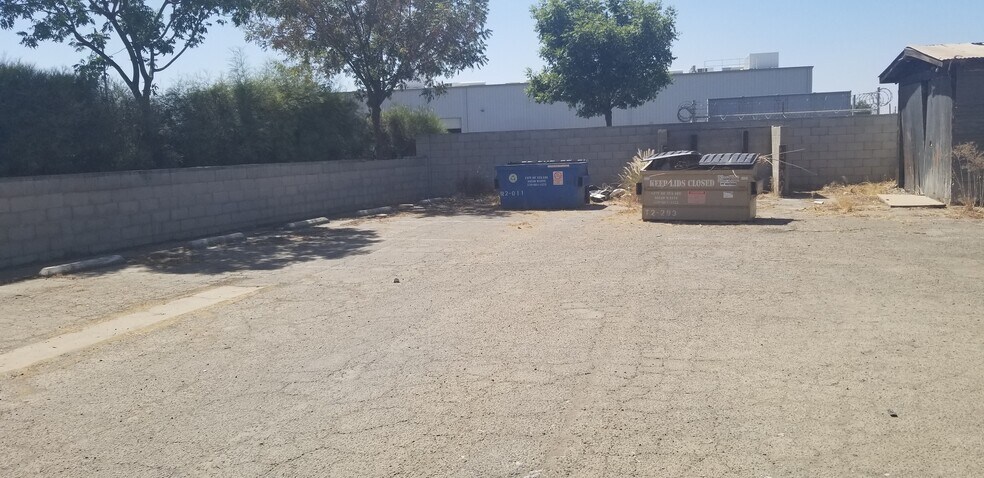 More Photos Of 2435 S K St, Tulare Bar For Sale