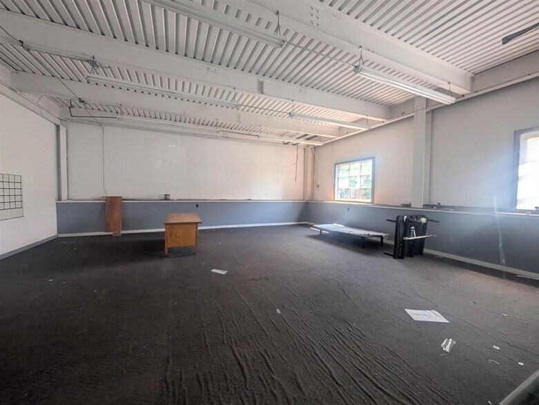 More Photos Of 91 Main St, Claremont Self Storage For Sale