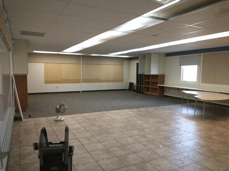 More Photos Of 1007 Cady St, Chapman Schools For Sale