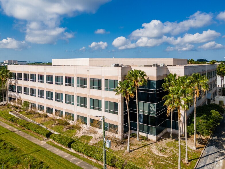 More Photos Of 15550 Lightwave Dr, Clearwater Office For Lease