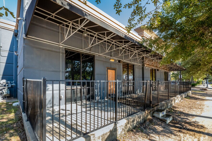 More Photos Of 510 Gray St, Houston Freestanding For Sale