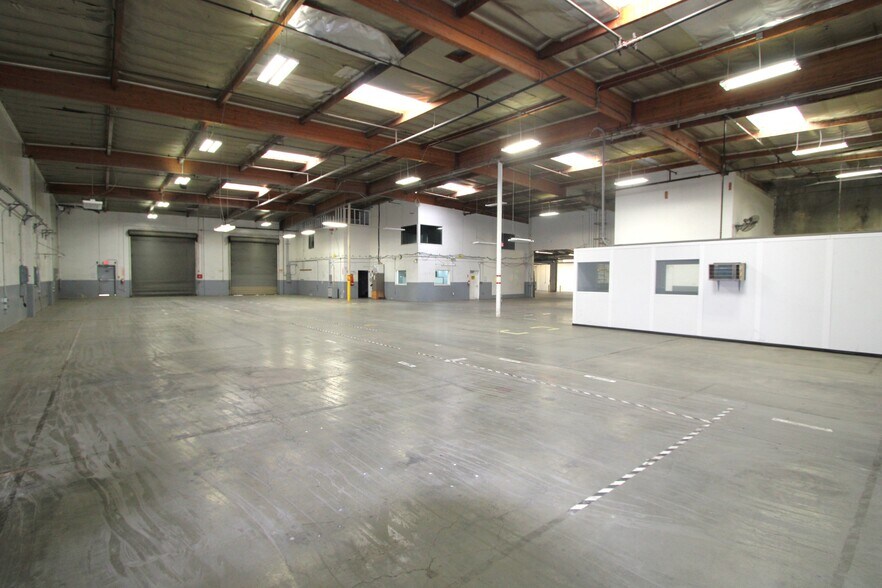More Photos Of 133 - 135 E Maple Ave, Monrovia Warehouse For Lease