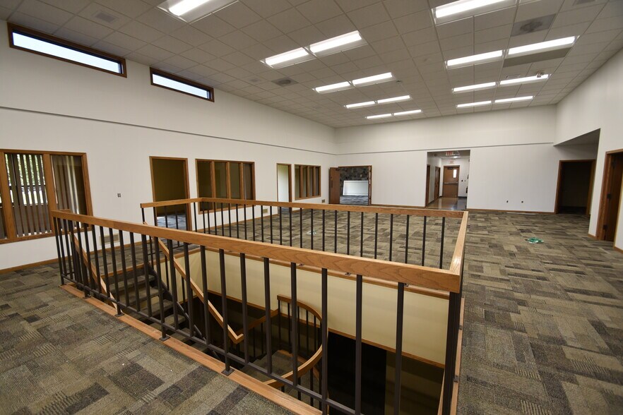 More Photos Of 1749 38th St S, Fargo Flex For Lease