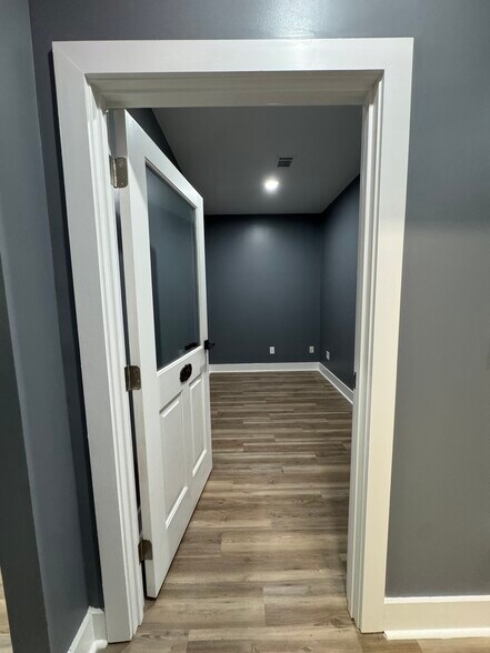 More Photos Of 301-304 Macy Dr, Roswell Medical For Lease