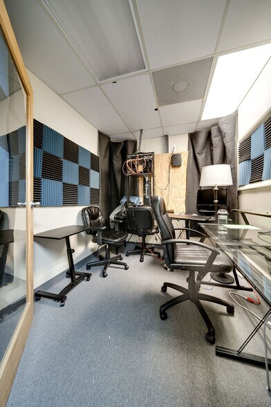 More Photos Of 136 Walton Ferry Rd, Hendersonville Office For Sale