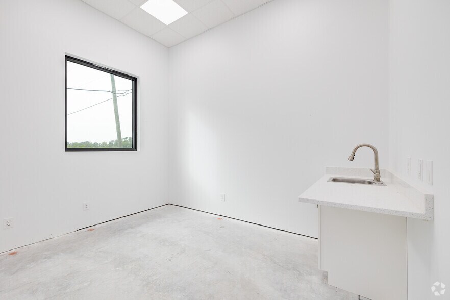 More Photos Of 14210 Metropolis Ave, Fort Myers Office For Lease