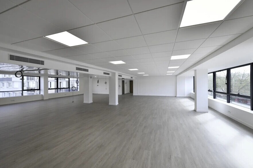 More Photos Of 99 Avenue Aristide Briand, Montrouge Office For Sale