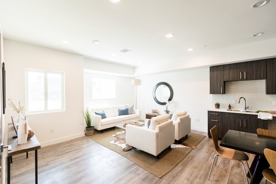 More Photos Of 14827 W Victory Blvd, Van Nuys Apartments For Sale