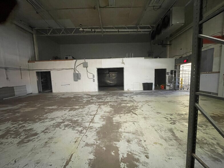More Photos Of 5706 Troost Ave, Kansas City Warehouse For Sale