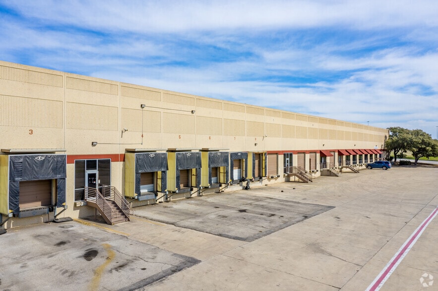 More Photos Of 3005-3031 Interstate Dr, San Antonio Unknown For Lease