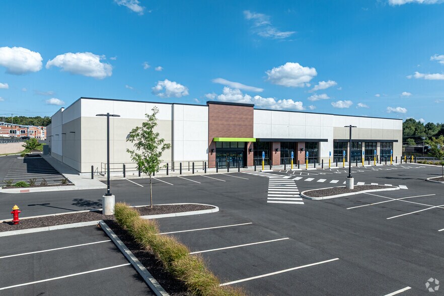More Photos Of 3333 Berlin Tpke, Newington General Retail For Lease