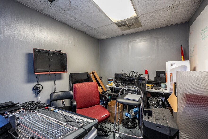 More Photos Of 601 W 4th St, North Little Rock Light Manufacturing For Sale