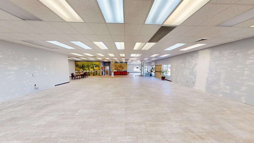 More Photos Of 1985 American Dr, Neenah Flex For Sale