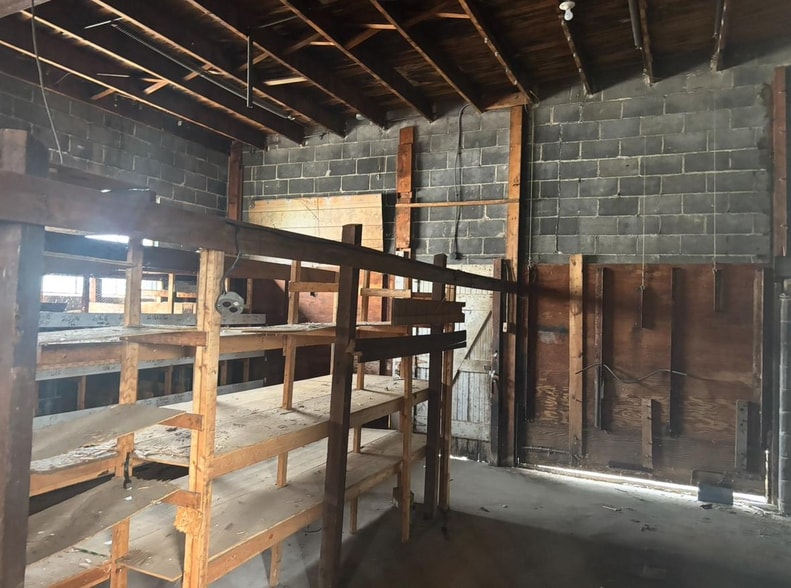 More Photos Of 21 Route 45, Mannington Flex For Sale