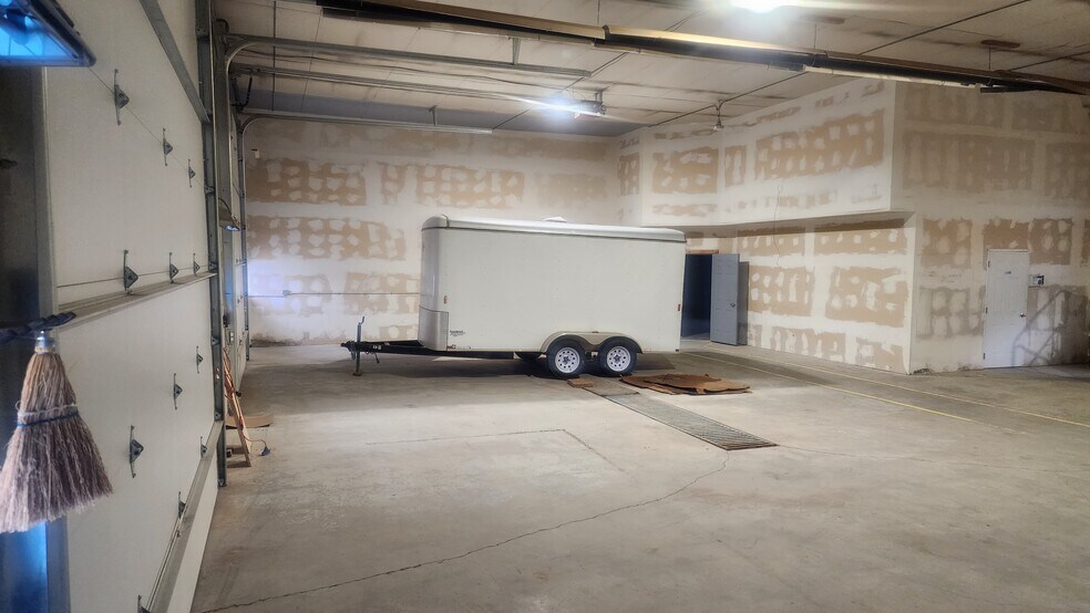 More Photos Of 4401 16th Ave W, Williston Warehouse For Lease
