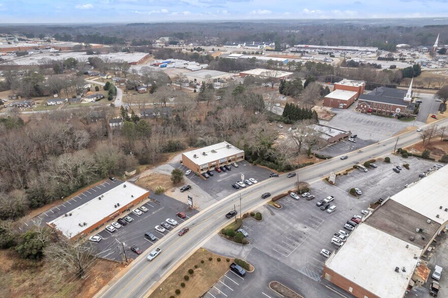 More Photos Of 110 E Butler Rd, Mauldin Storefront For Sale