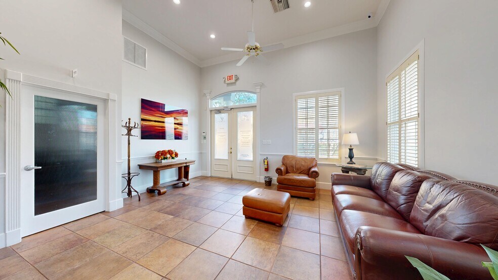 More Photos Of 99 6th St SW, Winter Haven Office For Lease