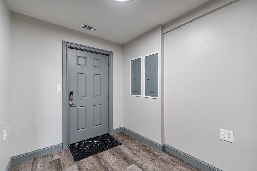 More Photos Of 1294 Midland Trl, Milton Flex For Sale