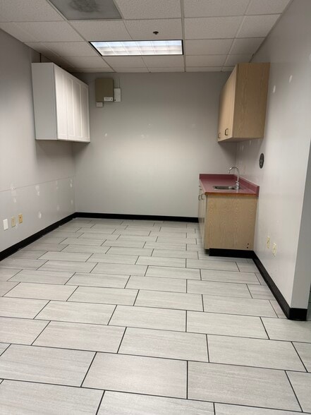More Photos Of 9370 W Stockton Blvd, Elk Grove Office For Lease