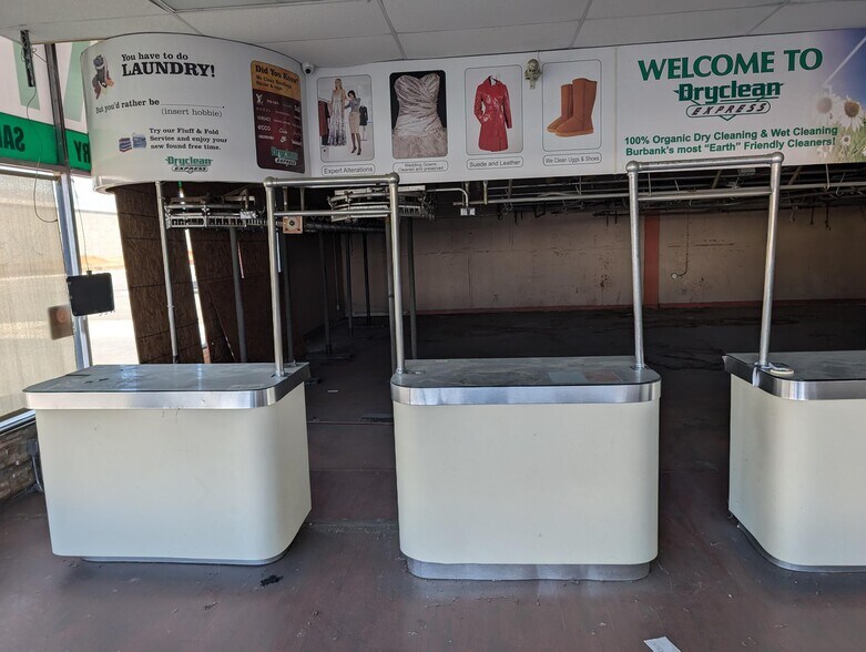 More Photos Of 2411 N San Fernando Blvd, Burbank Convenience Store For Lease