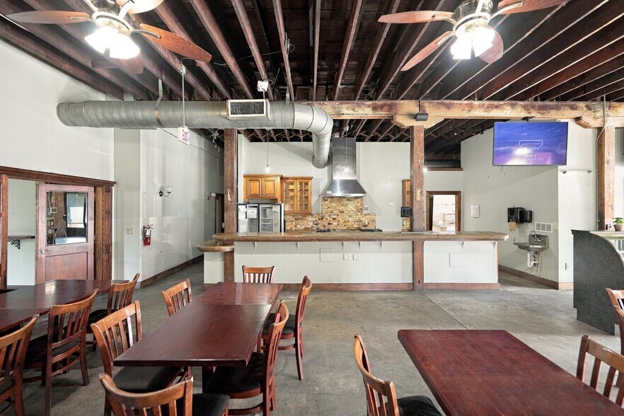 More Photos Of 1602-1608 Walnut St, Jacksonville Restaurant For Sale