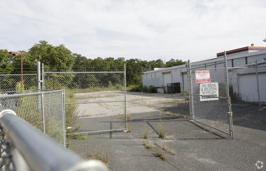 More Photos Of 359 Portion Rd, Lake Ronkonkoma Land For Lease