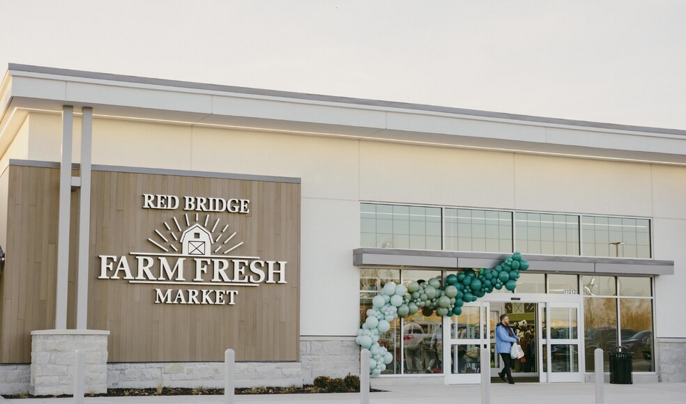 More Photos Of 401 E Red Bridge Rd, Kansas City Unknown For Lease