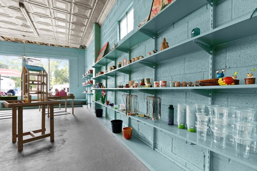 More Photos Of 403 Carthage St, Cameron General Retail For Sale