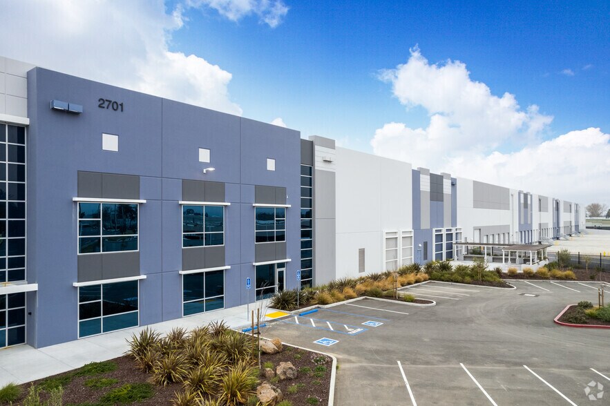 More Photos Of 2701 W Winton Ave, Hayward Warehouse For Lease