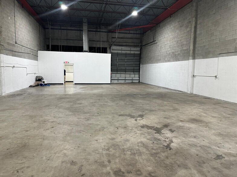 More Photos Of 1701-1739 NW 79th Ave, Doral Warehouse For Lease