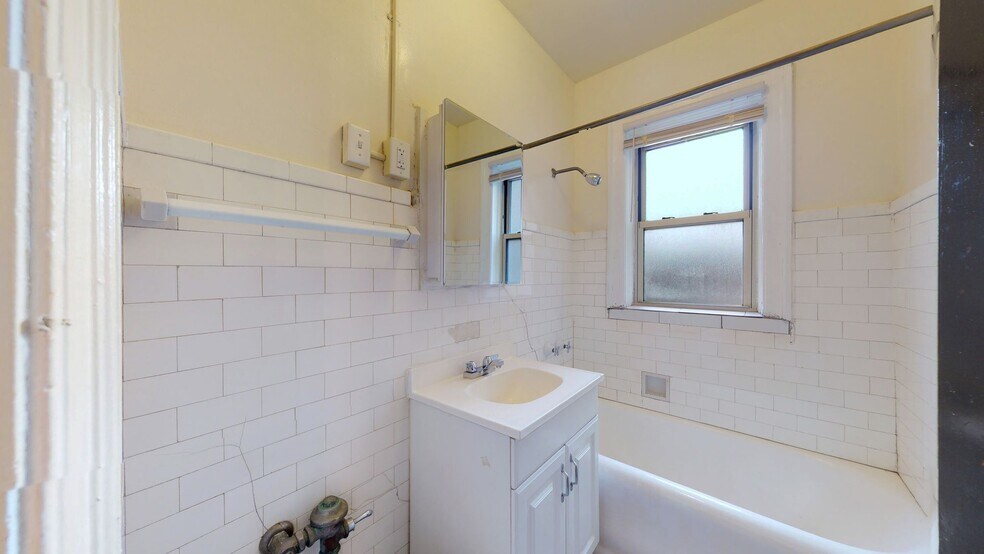 More Photos Of 6720 S Jeffery Blvd, Chicago Apartments For Sale