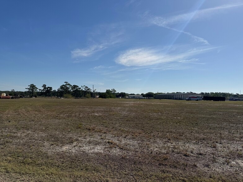 More Photos Of 7990 Associate Boulevard, Sebring Land For Lease