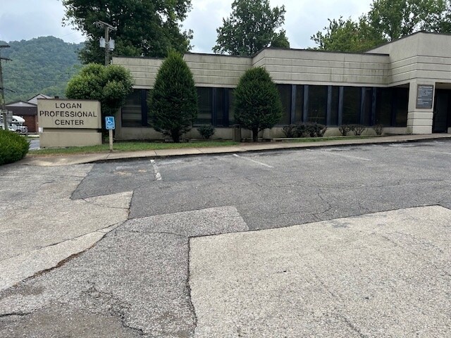 More Photos Of 140 Strollings Ave, Logan Office For Sale