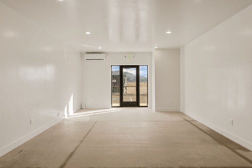 More Photos Of 3709 5650 w, Cedar City Industrial For Lease