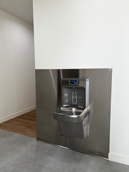 More Photos Of 3130-3136 1/2 Foothill Blvd, La Crescenta Unknown For Lease