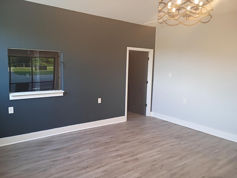 More Photos Of 1008 Troy Ofallon Rd, Troy Office For Lease
