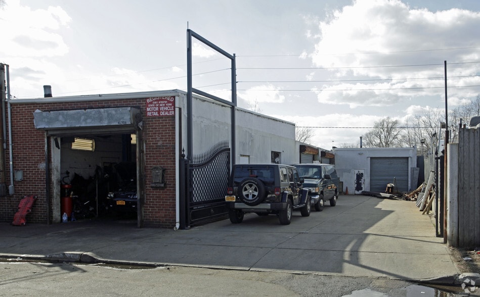 More Photos Of 4230 Industrial Pl, Island Park Manufacturing For Sale