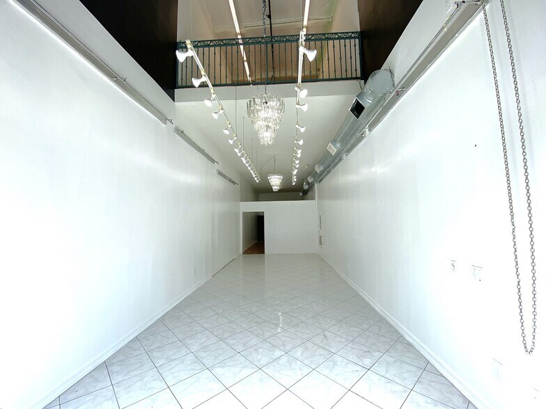 More Photos Of 951 Crocker St, Los Angeles Storefront Retail Office For Lease