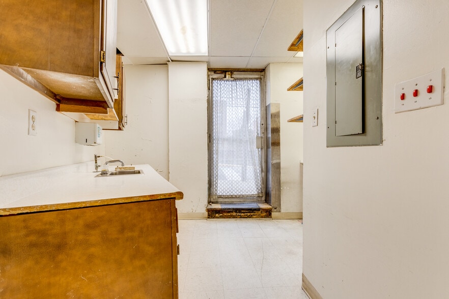 More Photos Of 6300 Forward Ave, Pittsburgh Storefront Retail Residential For Lease