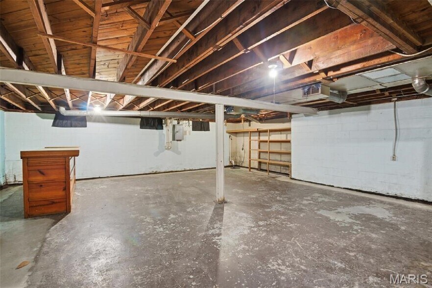 More Photos Of 5912 N Belt W, Belleville Flex For Sale