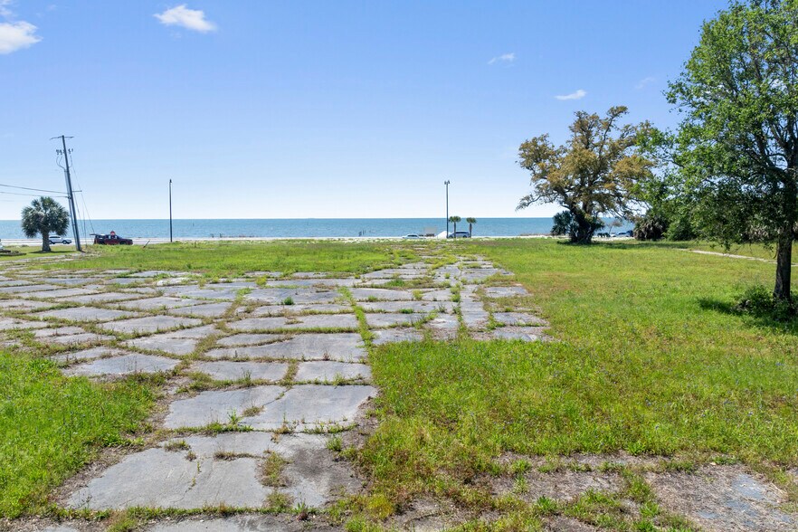 More Photos Of 830 E Beach Blvd, Gulfport Land For Sale