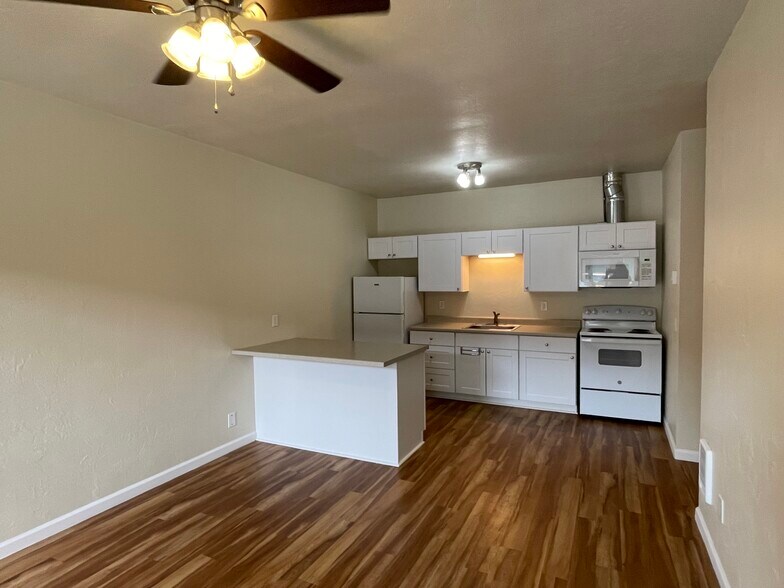 More Photos Of 1247-1257 W 6th Ave, Eugene Apartments For Sale