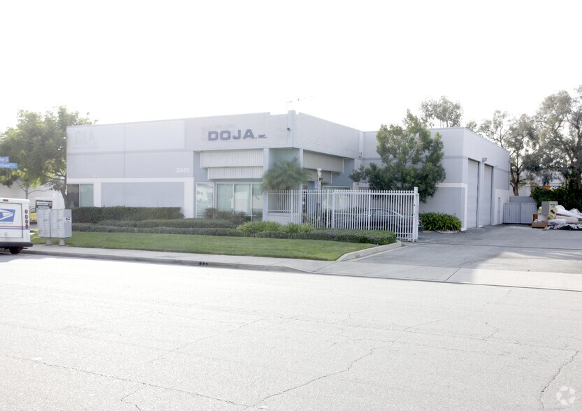 Primary Photo Of 2401 Pine St, Pomona Distribution For Sale