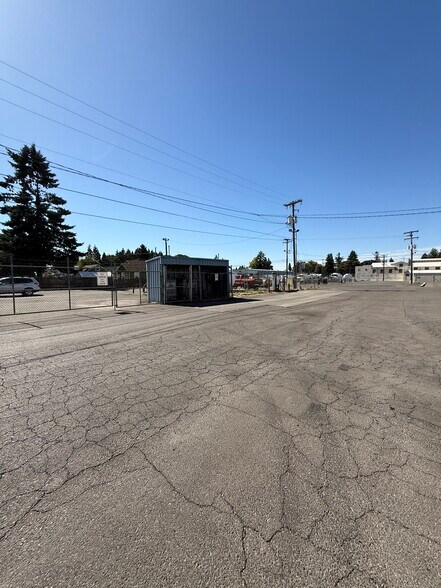 More Photos Of 1295 NE Johnson St, Salem Manufacturing For Sale