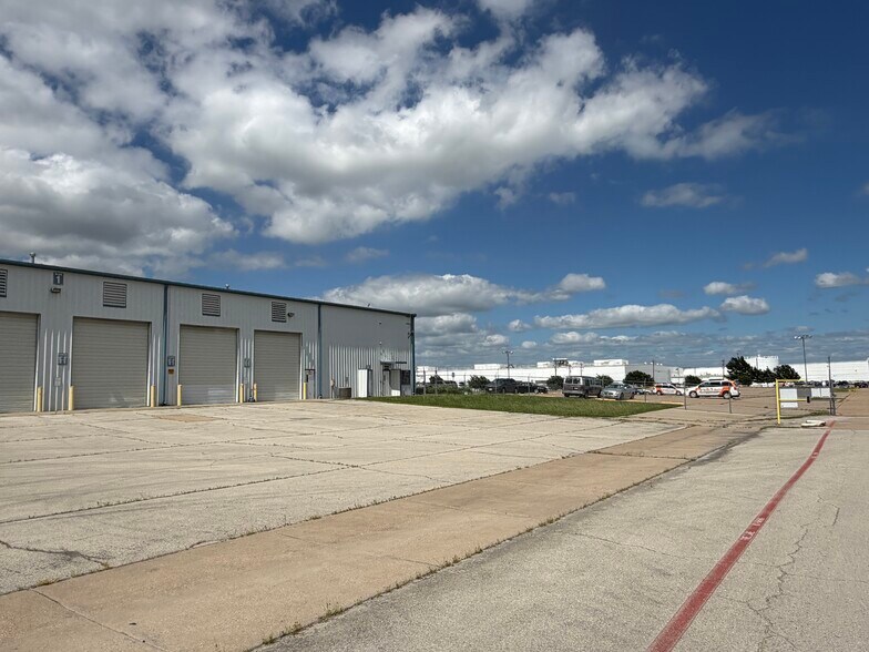 More Photos Of 3701 Windmill Rd, Cleburne Manufacturing For Lease