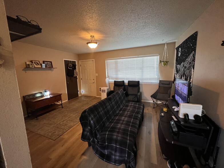 More Photos Of 271 Clay St E, Monmouth Apartments For Sale