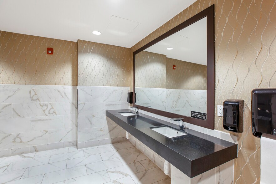 More Photos Of 11275 Folsom Blvd, Rancho Cordova Restaurant For Lease