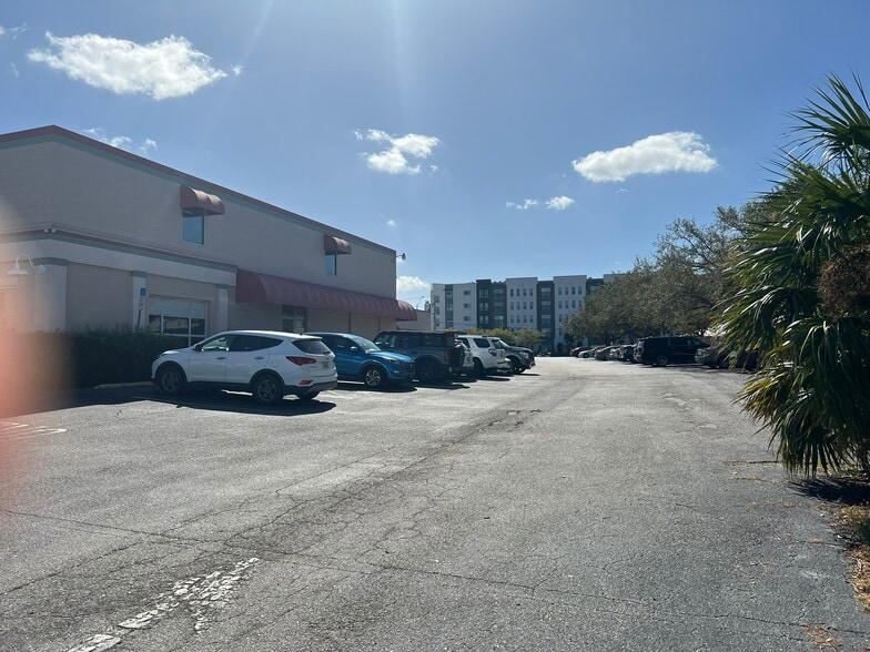 More Photos Of 816 Manatee Ave E, Bradenton General Retail For Lease