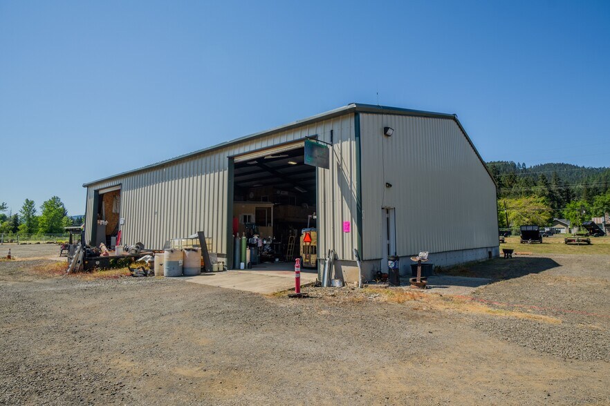 More Photos Of 215 Lawson Ln, Tenmile Warehouse For Sale