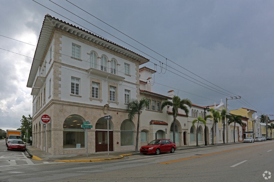 More Photos Of 239 S County Rd, Palm Beach Office For Lease
